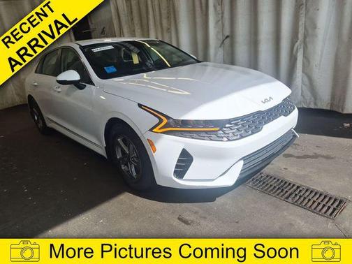 Glacial White Pearl 2022 Kia K5 LXS