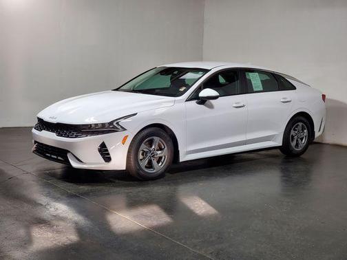 Glacial White Pearl 2022 Kia K5 LXS