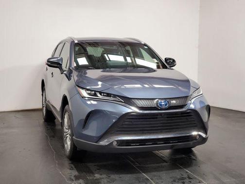 Coastal Gray Metallic 2022 Toyota Venza Limited
