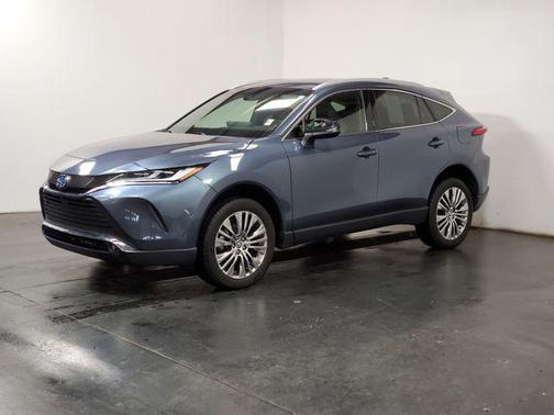 Coastal Gray Metallic 2022 Toyota Venza Limited