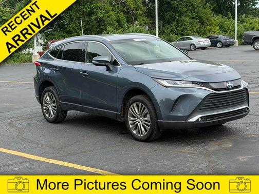 Coastal Gray Metallic 2022 Toyota Venza Limited