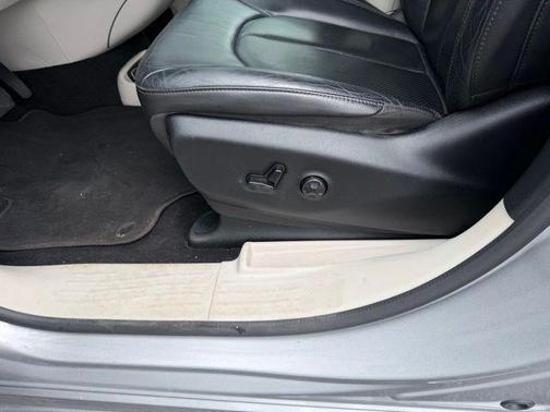 Billet Silver Metallic Clearcoat 2018 Chrysler Pacifica Touring-L