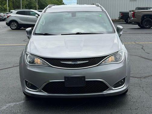 Billet Silver Metallic Clearcoat 2018 Chrysler Pacifica Touring-L