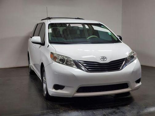 2014 Toyota Sienna LE