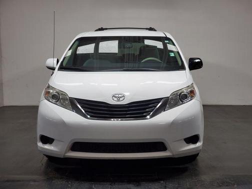 2014 Toyota Sienna LE