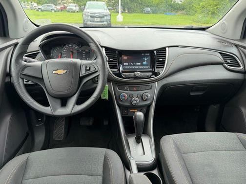 Mosaic Black Metallic 2017 Chevrolet Trax LS