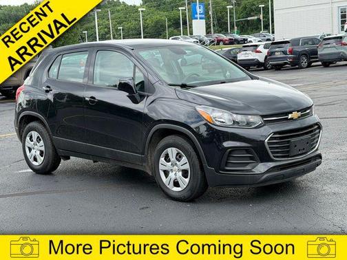 Mosaic Black Metallic 2017 Chevrolet Trax LS
