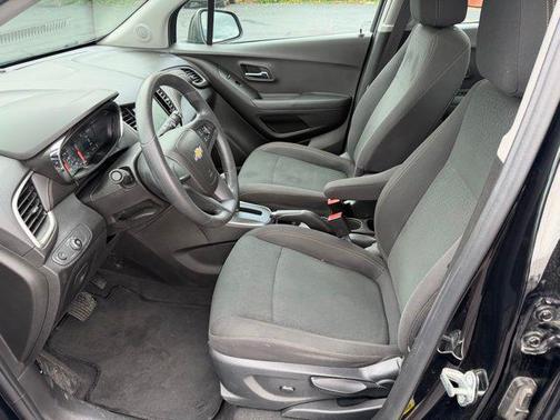 Mosaic Black Metallic 2017 Chevrolet Trax LS