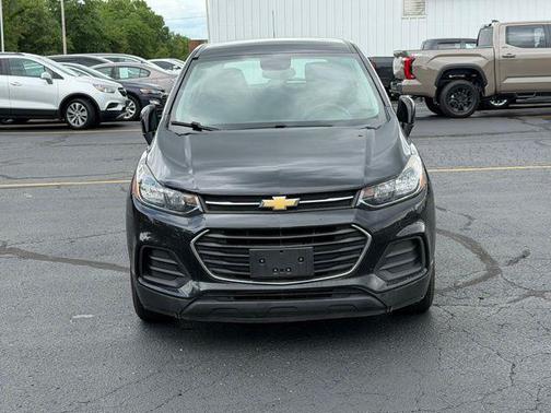 Mosaic Black Metallic 2017 Chevrolet Trax LS