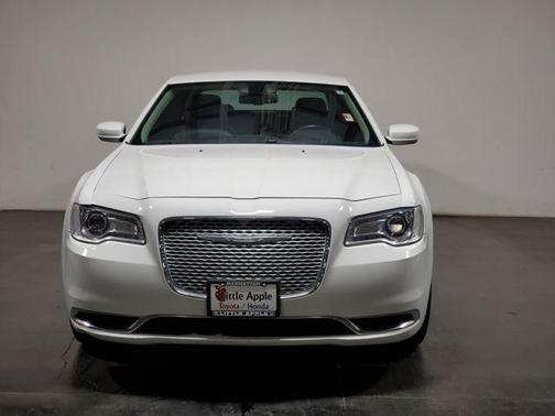 2016 Chrysler 300 Limited