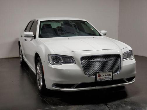 2016 Chrysler 300 Limited