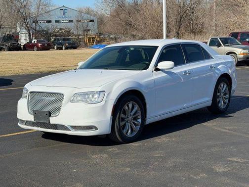2016 Chrysler 300 Limited