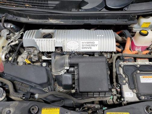 2013 Toyota Prius v Five