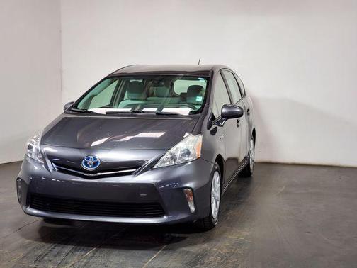 2013 Toyota Prius v Five