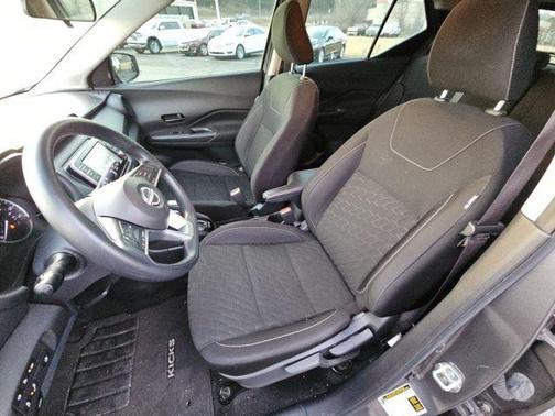 2022 Nissan Kicks S