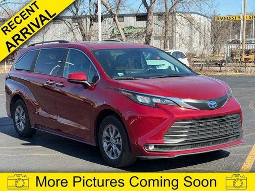 2025 Toyota Sienna XLE