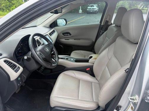 Alabaster Silver Metallic 2016 Honda HR-V EX-L w/Navigation