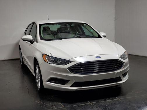 White Platinum 2017 Ford Fusion SE