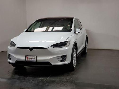Pearl White Multi-Coat 2018 Tesla Model X 75D