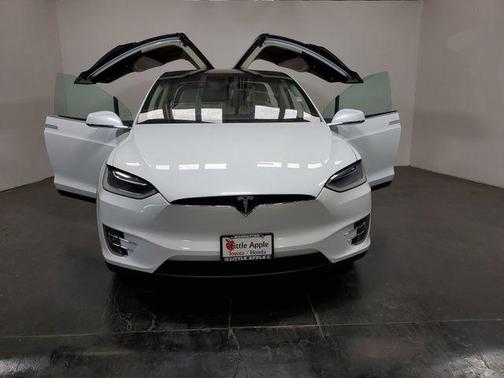 Pearl White Multi-Coat 2018 Tesla Model X 75D