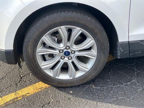 Star White Metallic Tri-Coat 2022 Ford Edge Titanium