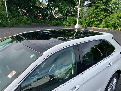 Star White Metallic Tri-Coat 2022 Ford Edge Titanium