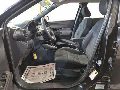 Super Black 2018 Nissan Kicks S