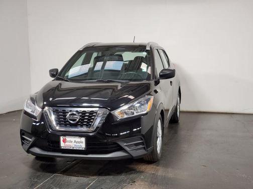 Super Black 2018 Nissan Kicks S