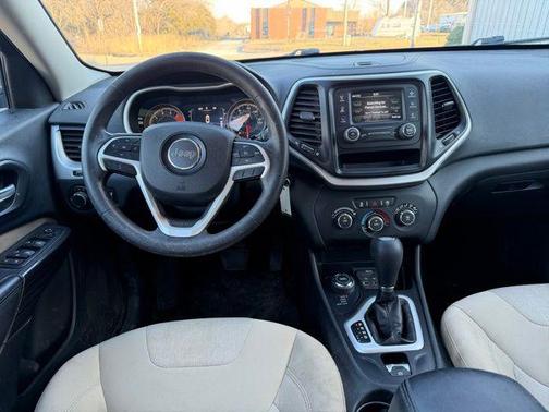 2016 Jeep Cherokee Sport