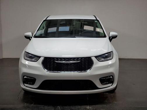 Bright White Clearcoat 2023 Chrysler Pacifica Touring L