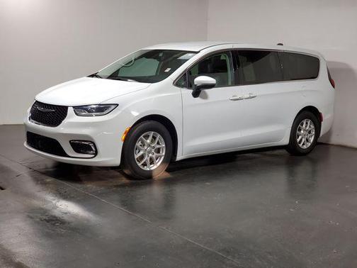 Bright White Clearcoat 2023 Chrysler Pacifica Touring L