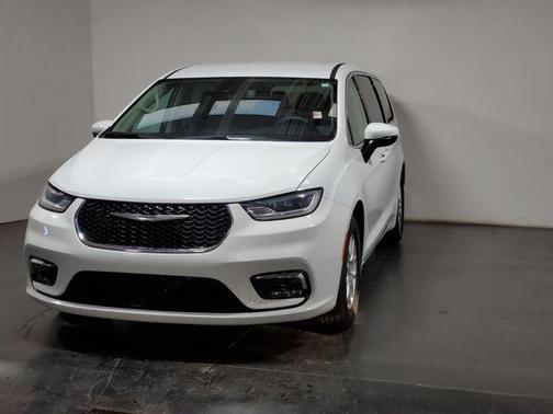 Bright White Clearcoat 2023 Chrysler Pacifica Touring L