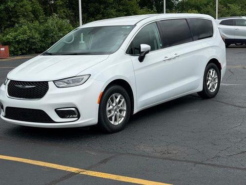 Bright White Clearcoat 2023 Chrysler Pacifica Touring L