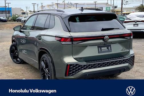 Avocado Green W/Black Roof 2026 Volkswagen Tiguan 2.0T SE R-Line Black