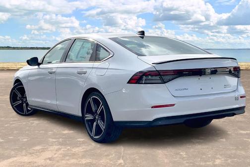 Platinum White Pearl 2023 Honda Accord Hybrid Sport