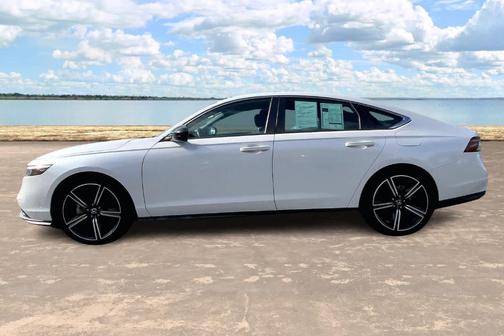 Platinum White Pearl 2023 Honda Accord Hybrid Sport