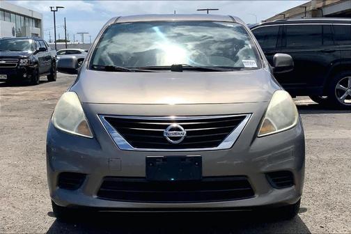 Titanium 2014 Nissan Versa 1.6 SV