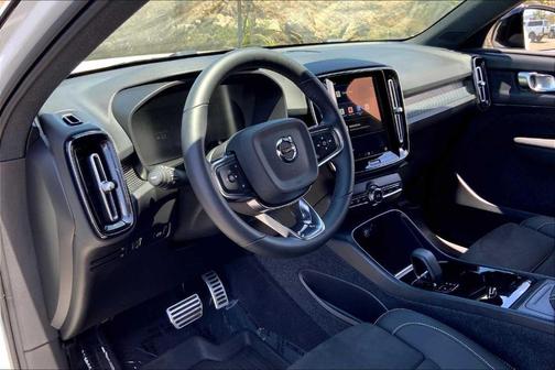 2022 Volvo XC40 Recharge Pure Electric P8 Twin Plus