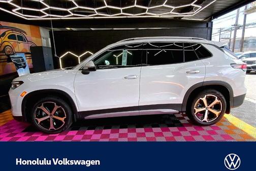 Pure White 2026 Volkswagen Tiguan 2.0T SE