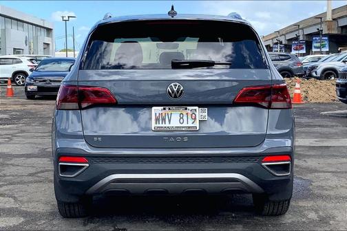 Pure Gray / Black Roof 2023 Volkswagen Taos 1.5T SE