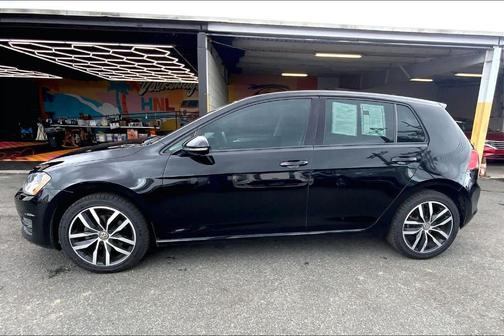 Black 2016 Volkswagen Golf TSI SE 4-Door