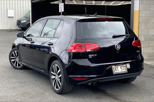 Black 2016 Volkswagen Golf TSI SE 4-Door