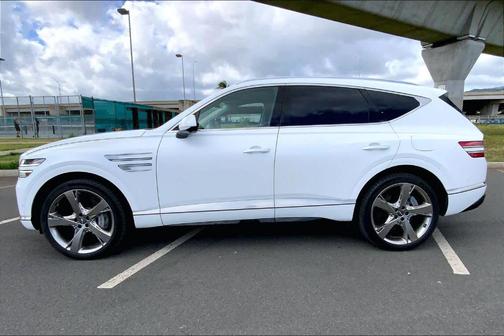 White 2023 Genesis GV80