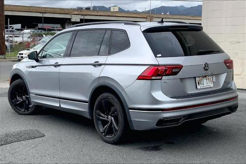 Pyrite Silver Metallic 2023 Volkswagen Tiguan 2.0T SE R-Line Black