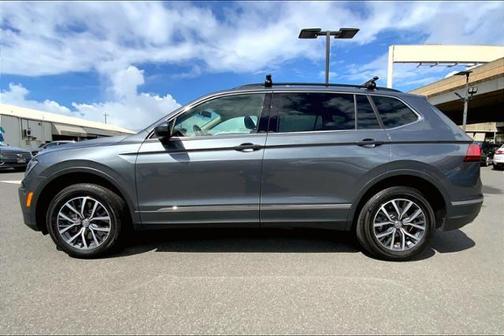 Photo 3 of 33 of 2020 Volkswagen Tiguan 2.0T SE