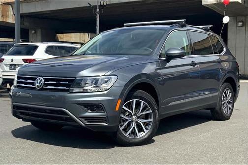 Photo 1 of 33 of 2020 Volkswagen Tiguan 2.0T SE