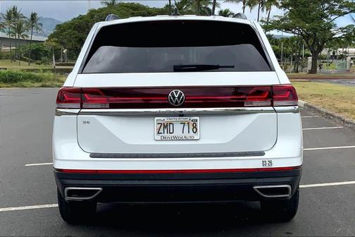 Pure White 2024 Volkswagen Atlas 2.0T SE