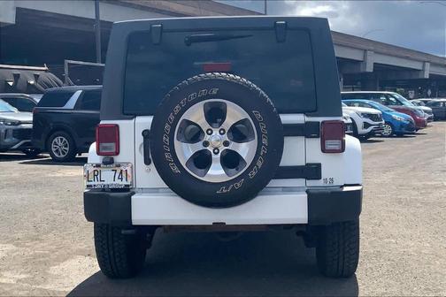 Bright White Clearcoat 2016 Jeep Wrangler Unlimited Sahara