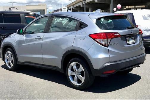 Photo 4 of 32 of 2019 Honda HR-V LX