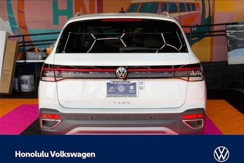 Pure White 2026 Volkswagen Taos 1.5T SE